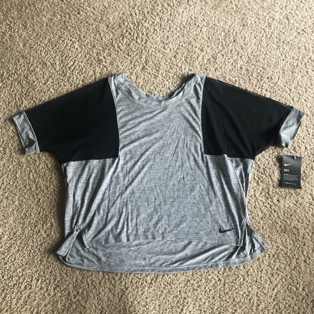 NWT Nike T